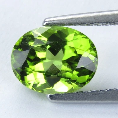 1.90Cts Genuine Natural Green Peridot 8.8x6.8x4mm Oval Cut Loose Gemstone - Image 1 of 3