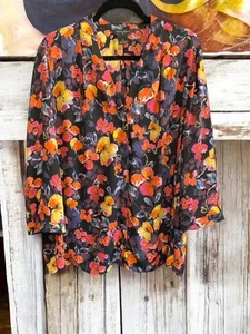 Blusa Top Investments II talla grande para mujer 1X floral con cuello en V abotonada - Imagen 1 de 3