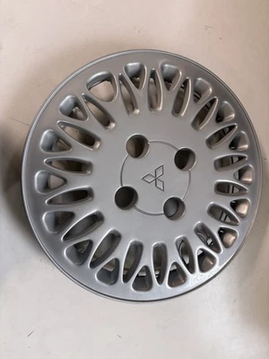 CUBIERTA/CUBOS MITSUBISHI EXPO 1994-1998 14" 18 AGUJEROS PLATA - 1 - 57572 Foto 1 de 4