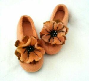 US 5.5 Winter slippers * Felt flowers * Wool slippers for women * Handmade