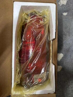 Luz trasera de freno lateral del conductor de repuesto DEPO 332-1914L-AS para Chevy GMC Foto 1 de 2