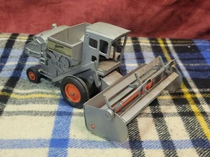 Ertl Allis Chalmers Gleaner L2 Combine 1:32 Scale Diecast Farm Toy - Picture 1 of 7
