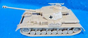 WWII German Panzer IV Long Barrel Tank TAN, CLASSIC TOY SOLDATEN 1/38th Plastik - Bild 1 von 5