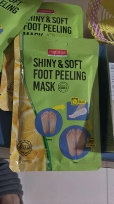 2 x Purederm Shiny And Soft Foot Peeling Mask - Image 1 of 3