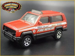 1984-2001 JEEP CHEROKEE FIRE Con Gancio Modello Auto Diecast In Scala 1:64 - Foto 1 di 9
