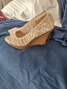 American Eagle Wedge Size 6 - Picture 1 of 2