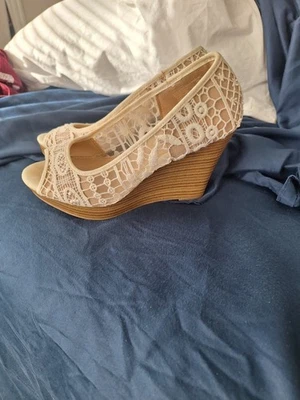 American Eagle Wedge Size 6 - Image 1 of 2