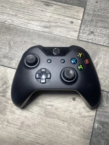 Microsoft Xbox One Wireless Controller Black Model 1537 - Picture 1 of 6