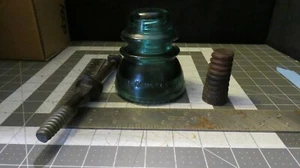 Aislantes de vidrio verde Hemingray 42 vintage fabricados en el ferrocarril telefónico de EE. UU. - Imagen 1 de 7