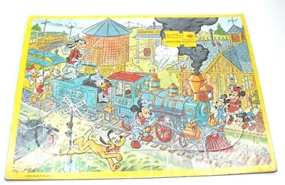 Rompecabezas de colección Walt Disney Productions Mickey Mouse vías de tren conductor Plutón Foto 1 de 4