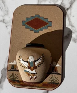 Vintage Navajo Künstler Freddie Nelson 3D Sandkunst Tasche/Vase signiert Adler Tänzerin - Bild 1 von 10