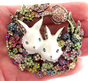 2.5" NEW DESIGNER STYLE RHINESTONE EASTER BUNNY RABBITS FLORAL WREATH BROOCH PIN - Picture 1 of 14