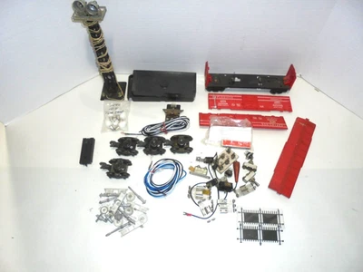 LIONEL PARTS LOT O GAUGE TRUCKS,BULBS,MILK CANS,DUMP TRAYS AND MORE - Image 1 of 4