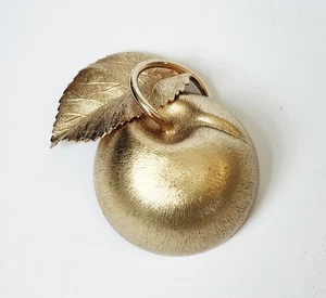 Vintage Napier Signed Apple Brooch Gold Tone 3D Pin - Picture 1 of 4