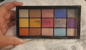 Paleta de 15 sombras de ojos Revolution Reloaded London "Spirited Love", NUEVA en paquete  - Imagen 1 de 3