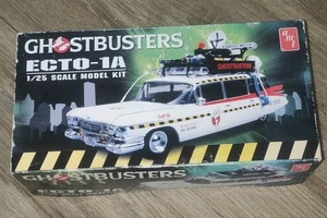 AMT GHOSTBUSTERS ECTO-1A MODEL KIT AMT750M/12 1/25 SCALE 2012 NEW OPEN BOX - Bild 1 von 10