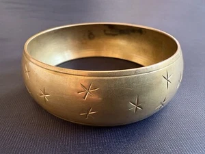 Vintage Etched Starburst Brass Bangle Bracelet Handcrafted Gold Tone Star Bangle - Picture 1 of 8