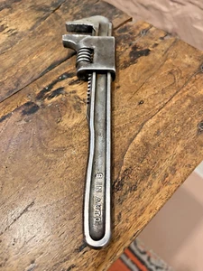 Chiave a tubo regolabile 9" vintage 9IN auto vecchio strumento in metallo tenuto a mano - Foto 1 di 6