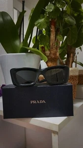 Prada, Sonnenbrille mit Triangolo-Logo, Nur 3 Monte Nutzung Für 250€ - Bild 1 von 3