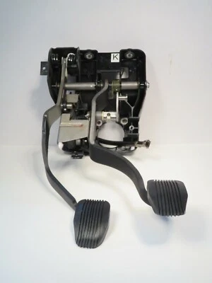 Jaguar S-Type 2003-2004 conjunto de pedais de freio/embreagem Jaguar de fábrica XR853901 - Imagem 1 de 4