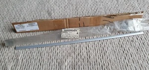 Genuino NUEVO Ford Fiesta Mk2 Ghia XR2 etc Parachoques Delantero Moldura Inserto Plateado - Imagen 1 de 10