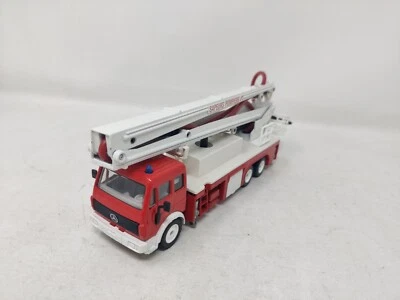 CAMION POMPIERE MERCEDES - SIKU - 1/55 - Immagine 1 di 2
