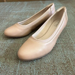 Clarks NWOB Beige Praline Leather Mallory Berry Ballerina Stacked Wedges 9 WIDE - Picture 1 of 12