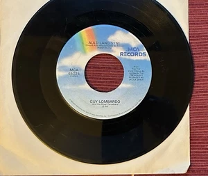 GUY LOMBARDO -(45)- AULD LANG SYNE / HOT TIME IN THE OLD TOWN TONIGHT - MCA-1980 - Imagen 1 de 2
