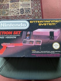 Nintendo NES Action Set Console, Controllers, Zapper And Duck Hunt/Super Mario
