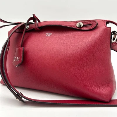 Bolso Bandolera FENDI By the Way Mini Boston 2 Vías Cuero Granulado Rojo Foto 1 de 4
