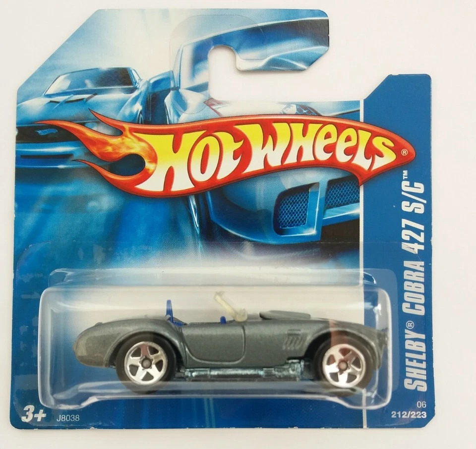 Hot Wheels Showdown Aston Martin 1:64 Car - Red (DHR16)