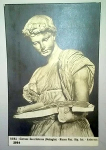 Vintage Postcard Italy Giovane Sacerdotessa - Picture 1 of 2