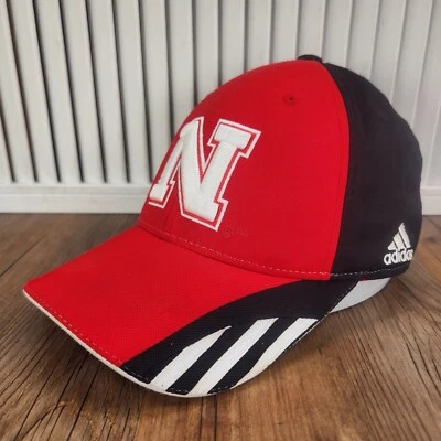 Кепка Adidas University of Nebraska Cornhuskers облегающая OSFA красно-черная для колледжа - Изображение 1 из 4