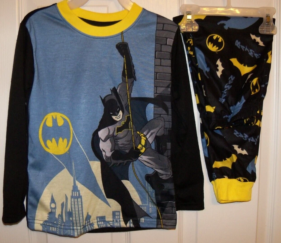 Бэтмен 2 изделия комплект огнестойкий пижамы PJ мальчиков размер 4 / 5 новый с Ярлыками - Изображение 1 из 1