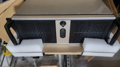 Chasis de servidor industrial Chenbro RM41300 Foto 1 de 4