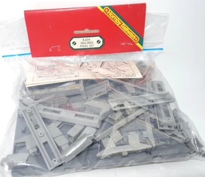 HORNBY NO. R.654 - 2 SETS OF INCLINED PIERS COMBINED INTO ONE BAG - Picture 1 of 3