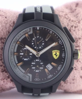 Reloj pulsera de lujo Ferrari para hombre cronógrafo esfera negra "fecha" correa de goma gris Foto 1 de 4