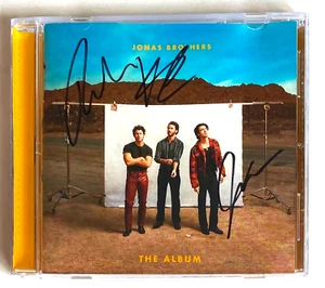JONAS BROTHERS * DAS ALBUM * US 12 TRK CD mit SIGNIERTEM BOOKLET * NEU & VERSIEGELT! - Bild 1 von 4