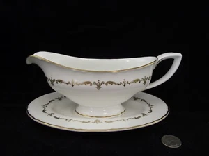 BOTE DE SALSA CHANTILLY DORADO ROYAL WORCESTER INGLATERRA CON PLACA BASE NO ADJUNTA  - Imagen 1 de 6