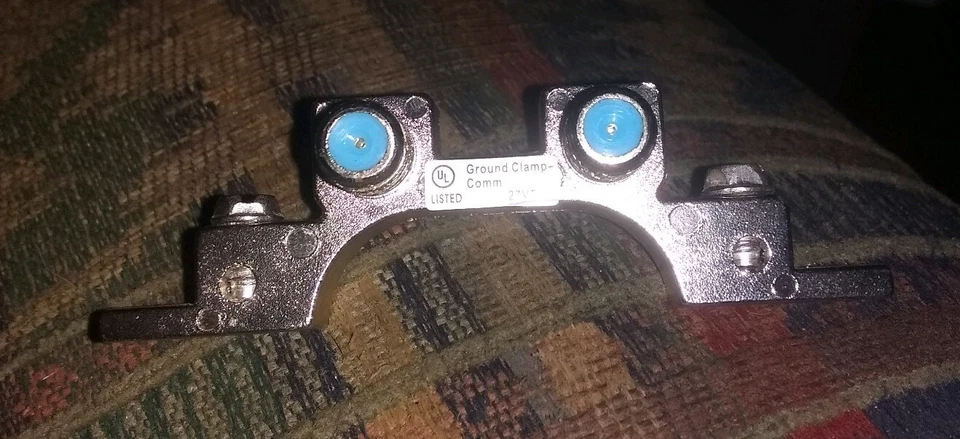  10 GROUND CLAMP Comm 27VT GRB-2DHR   comes w screws.   Cable Installation - Image 1 of 2