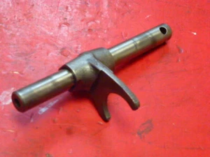 MATCHLESS AJS gearbox BURMAN fork and axle - Picture 1 of 3