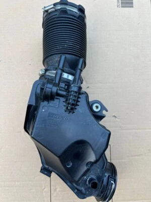 Resonador de admisión de filtro de aire del motor Volvo XC60 2023 OEM - Número de pieza 32298336 Foto 1 de 4