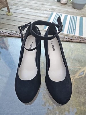 TORRID BLACK SUEDE WEDGE SIZE 8.5W - Image 1 of 4