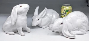 SET 3 EARTH NEEDS majolica POTTERY RABBITS white w/ glass eyes - Picture 1 of 6