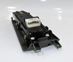 84820-02080 Genuine Toyota Corolla RHD Right Side Electric Window Switch Lifter - Picture 1 of 5