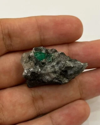 PEDRA BRUTA ESMERALDA NATURAL COLOMBAIN 91,15 CTS - Imagem 1 de 4