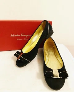 100% authentic Ferragamo Classic Shoes With Bow: size 5 - Foto 1 di 11