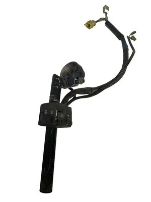 98-04 Honda Super Hawk 1000 VTR1000F CLIP IZQUIERDO EN MANILLAR CON INTERRUPTORES Foto 1 de 4