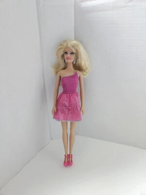 Barbie 2010 Early Issue FASHIONISTAS Styles DOLLpink shoes,sparkle dress - Image 1 of 4