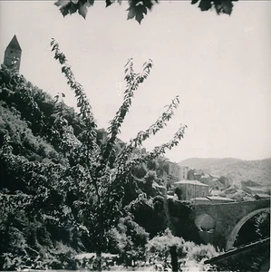 OLARGUES c. 1935 - Le Pont du Diable Le Village Hérault Div 4553 - Bild 1 von 2